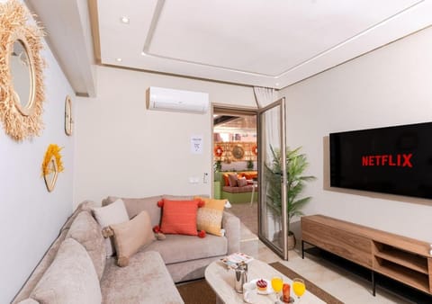 Communal lounge/ TV room, TV and multimedia, Living room, air conditioner