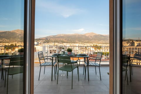 Day, Natural landscape, View (from property/room), Balcony/Terrace, Seating area, Dining area, Mountain view