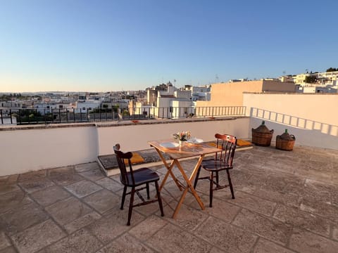 View (from property/room), Balcony/Terrace, City view