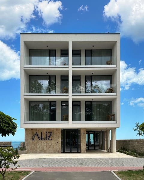 Property building, Day