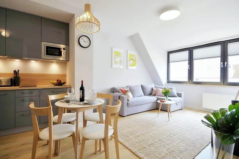 Kitchen or kitchenette, Seating area, Dining area