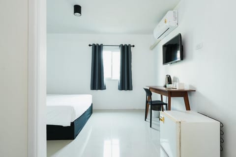 Bed, TV and multimedia, Photo of the whole room, Bedroom, air conditioner