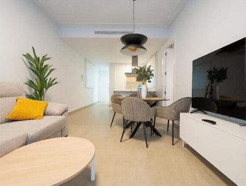 TV and multimedia, Living room, Seating area, Dining area, Evening entertainment