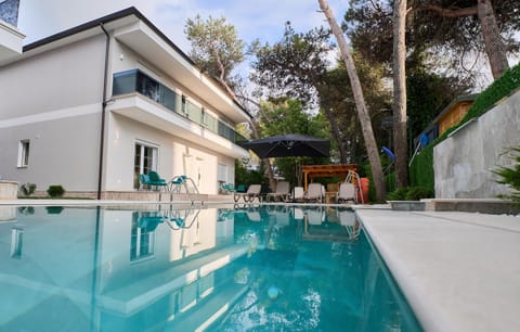 Property building, Pool view, Swimming pool, sunbed