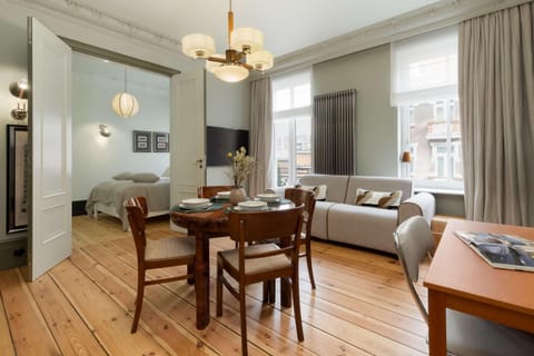 Bed, Living room, Seating area, Bedroom