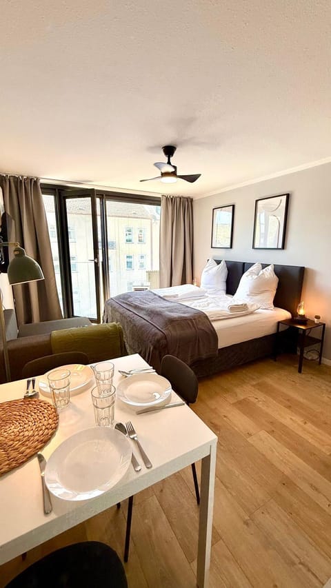 Bed, Photo of the whole room, Dining area