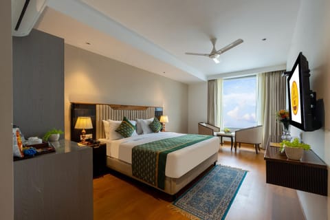 Bed, TV and multimedia, Photo of the whole room, Seating area, Dining area