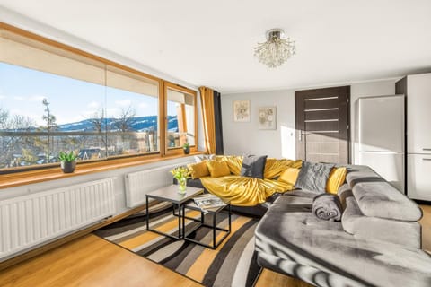 View (from property/room), Living room, Photo of the whole room, Seating area, Mountain view