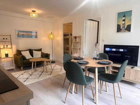 Property building, TV and multimedia, Living room, Dining area