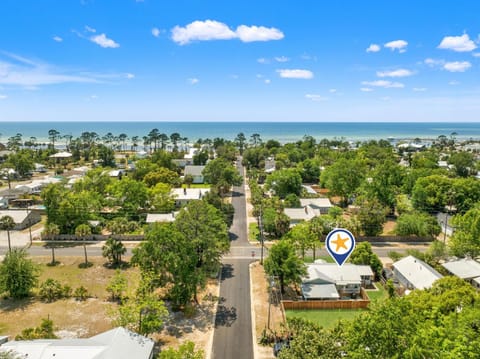 Day, Neighbourhood, Natural landscape, Bird's eye view, Beach, City view, Sea view, Street view, Location