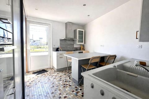 Kitchen or kitchenette, stove, kitchen