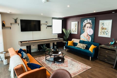 Communal lounge/ TV room, TV and multimedia, Living room, Seating area, Evening entertainment, pet friendly