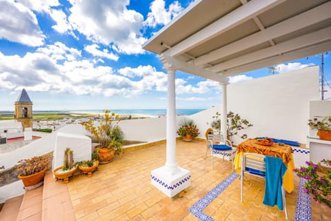 Property building, Balcony/Terrace, Living room