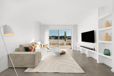 TV and multimedia, Living room, Seating area, Evening entertainment