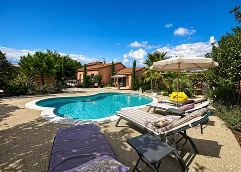 Property building, Garden, Swimming pool, Swimming pool