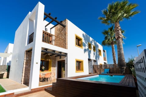 Property building, Day, View (from property/room), Balcony/Terrace, Pool view, Swimming pool, sunbed