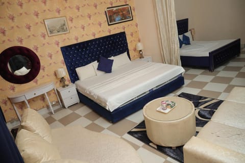Photo of the whole room, Seating area, Bedroom