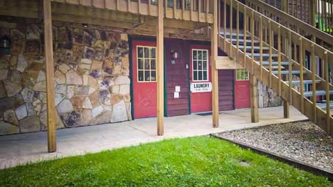 Property building, Facade/entrance, Day