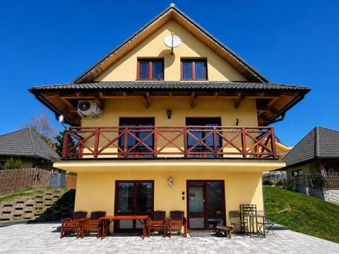 Property building, Facade/entrance, Balcony/Terrace
