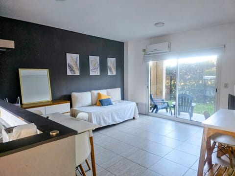 Living room, Seating area, Dining area, air conditioner