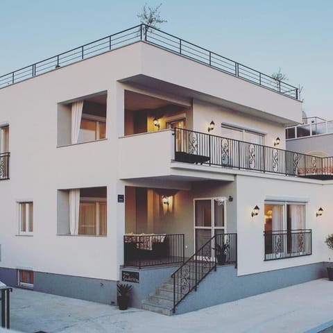Property building, Facade/entrance