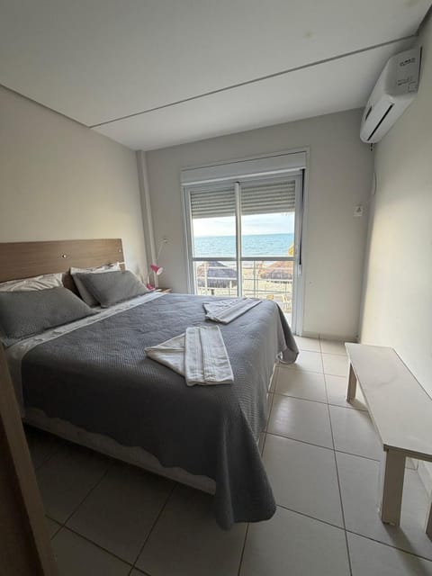 Bed, Natural landscape, Photo of the whole room, Bedroom, towels, air conditioner