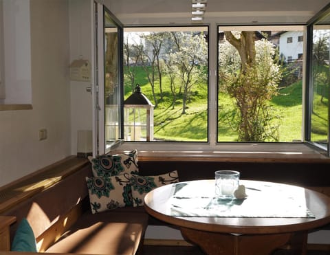 Restaurant/places to eat, Dining area, Garden view