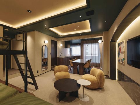 Bed, TV and multimedia, Kitchen or kitchenette, Living room, Photo of the whole room, Seating area, Bedroom