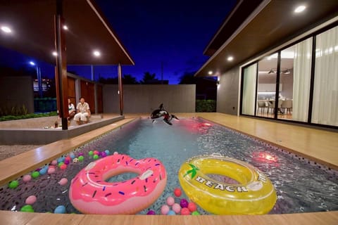 Swimming pool, Swimming pool