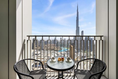 Patio, Day, View (from property/room), Balcony/Terrace, Living room, Food and drinks, Seating area, Dining area, Food, City view, Breakfast, Continental breakfast, Drinks