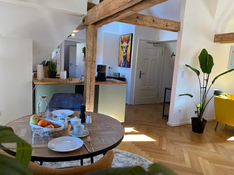 Dining area, kitchen