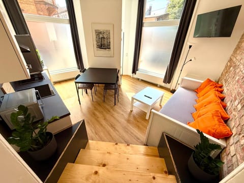 TV and multimedia, Living room, Seating area, Dining area