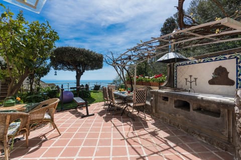 CasaMia Positano - sea view and private outdoor hot tub Apartment in Positano