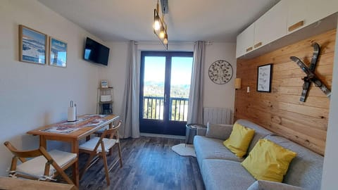 TV and multimedia, Living room, Dining area