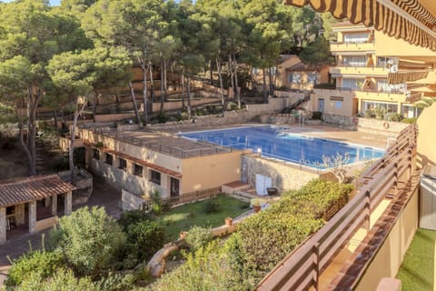 Property building, Garden, Garden view, Pool view, Swimming pool