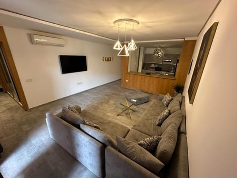 Communal lounge/ TV room, TV and multimedia, Living room, Seating area