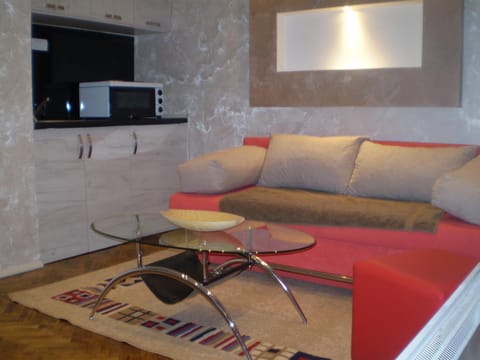 Bed, Night, Kitchen or kitchenette, Living room, Photo of the whole room, Seating area, Bedroom