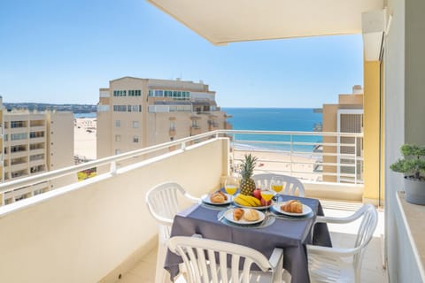 Property building, Day, View (from property/room), Balcony/Terrace, Dining area, Food, Sea view, Lunch, Drinks