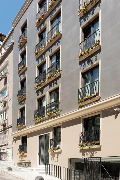 Property building, Day