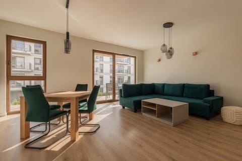 Bed, Living room, Photo of the whole room, Seating area, Dining area