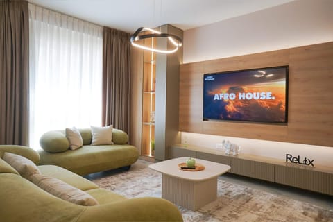 Communal lounge/ TV room, TV and multimedia, Living room, Seating area, Evening entertainment