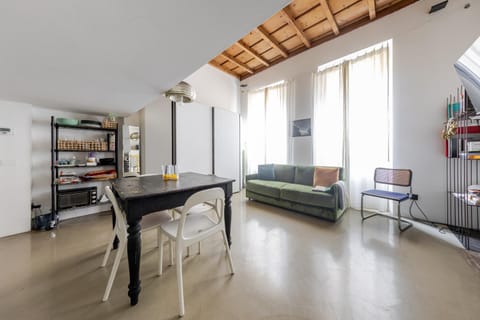 Communal lounge/ TV room, TV and multimedia, Kitchen or kitchenette, Living room, Seating area, Dining area