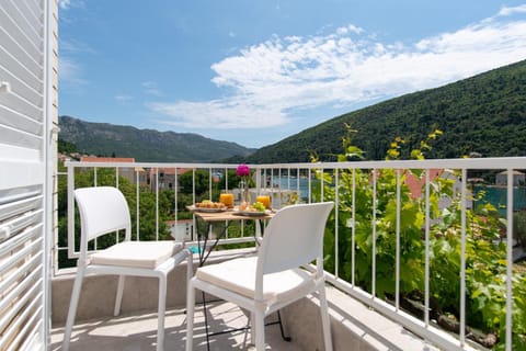 Day, Natural landscape, View (from property/room), Balcony/Terrace