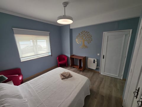 Bed, Bedroom, towels, wardrobe