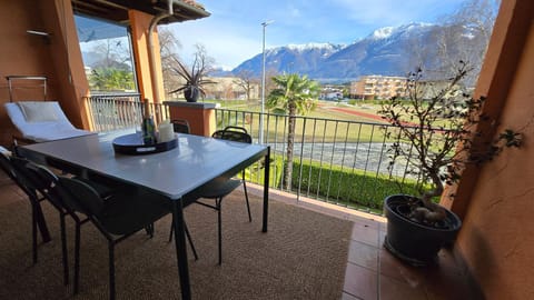 Balcony/Terrace, Mountain view