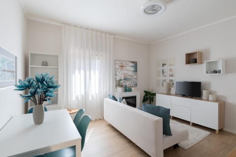 TV and multimedia, Living room, Dining area