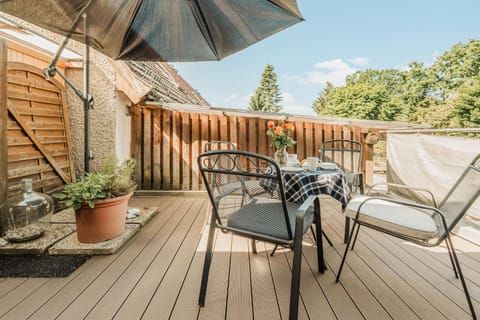 View (from property/room), Balcony/Terrace, Garden view