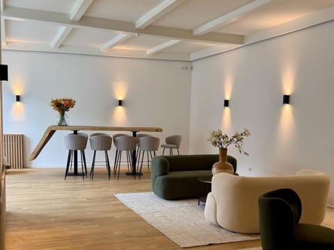 Seating area, Entertainment