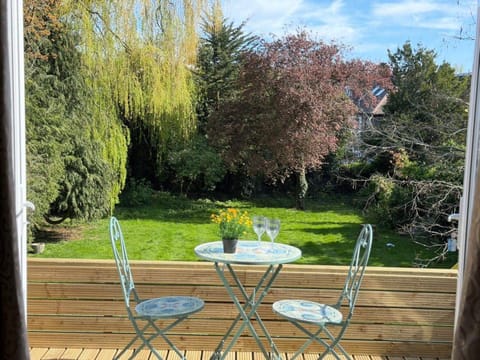 Patio, Day, Garden, Dining area, Garden view
