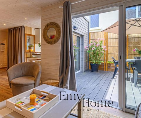 Patio, Day, View (from property/room), Balcony/Terrace, Seating area, Dining area